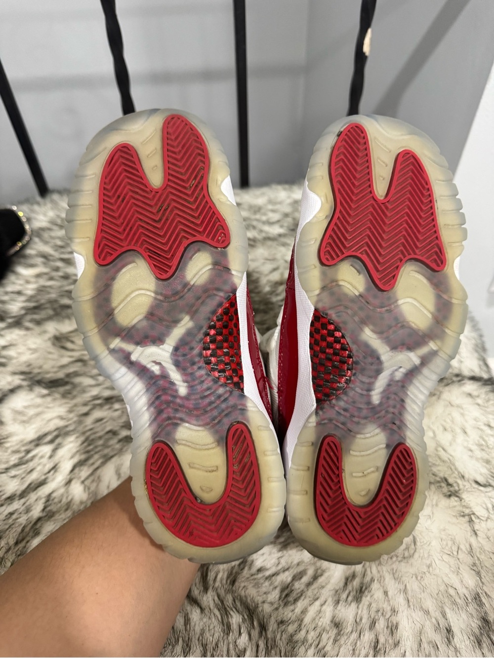 Jordan Retro High-Top Sneakers in White and Red - Picture 4 of 4